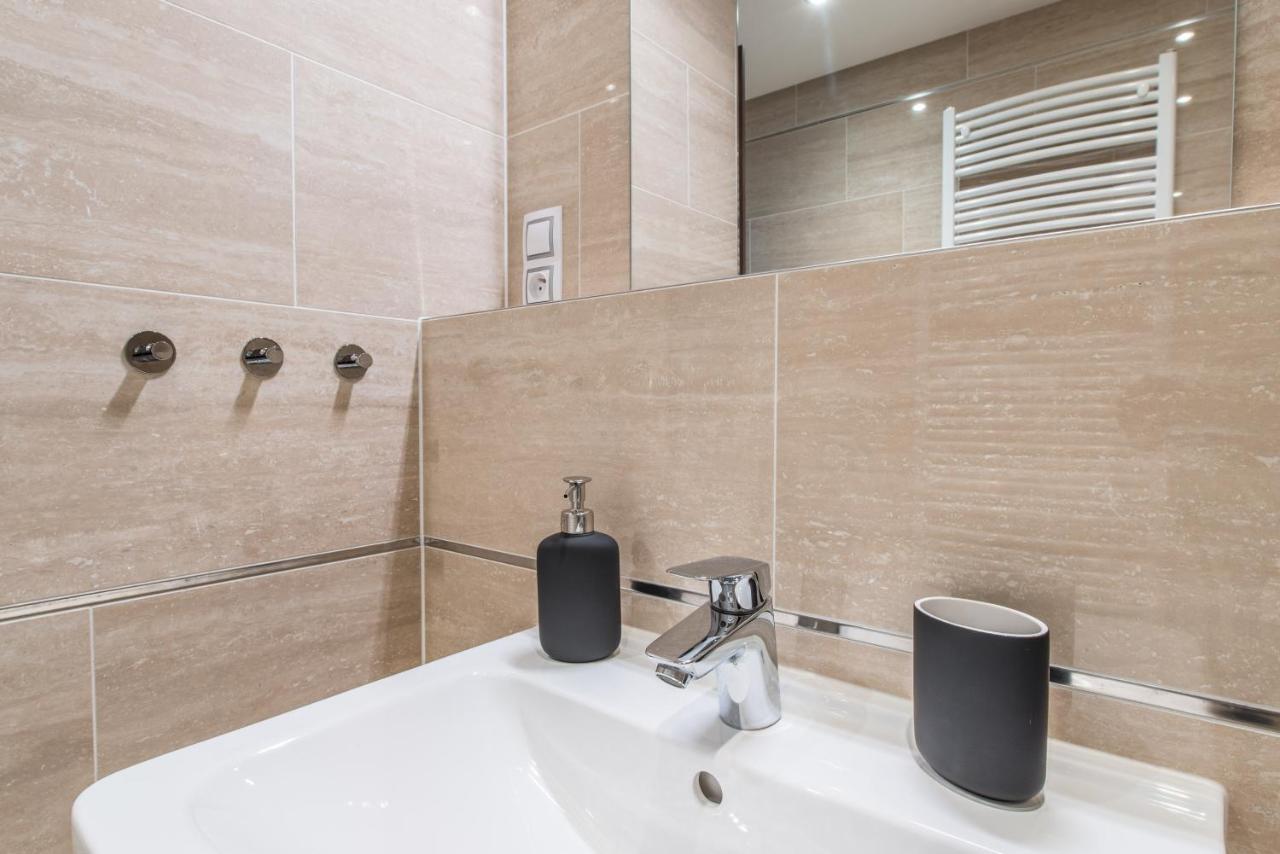 Mozart Central Apartments With Garage Prague Ngoại thất bức ảnh