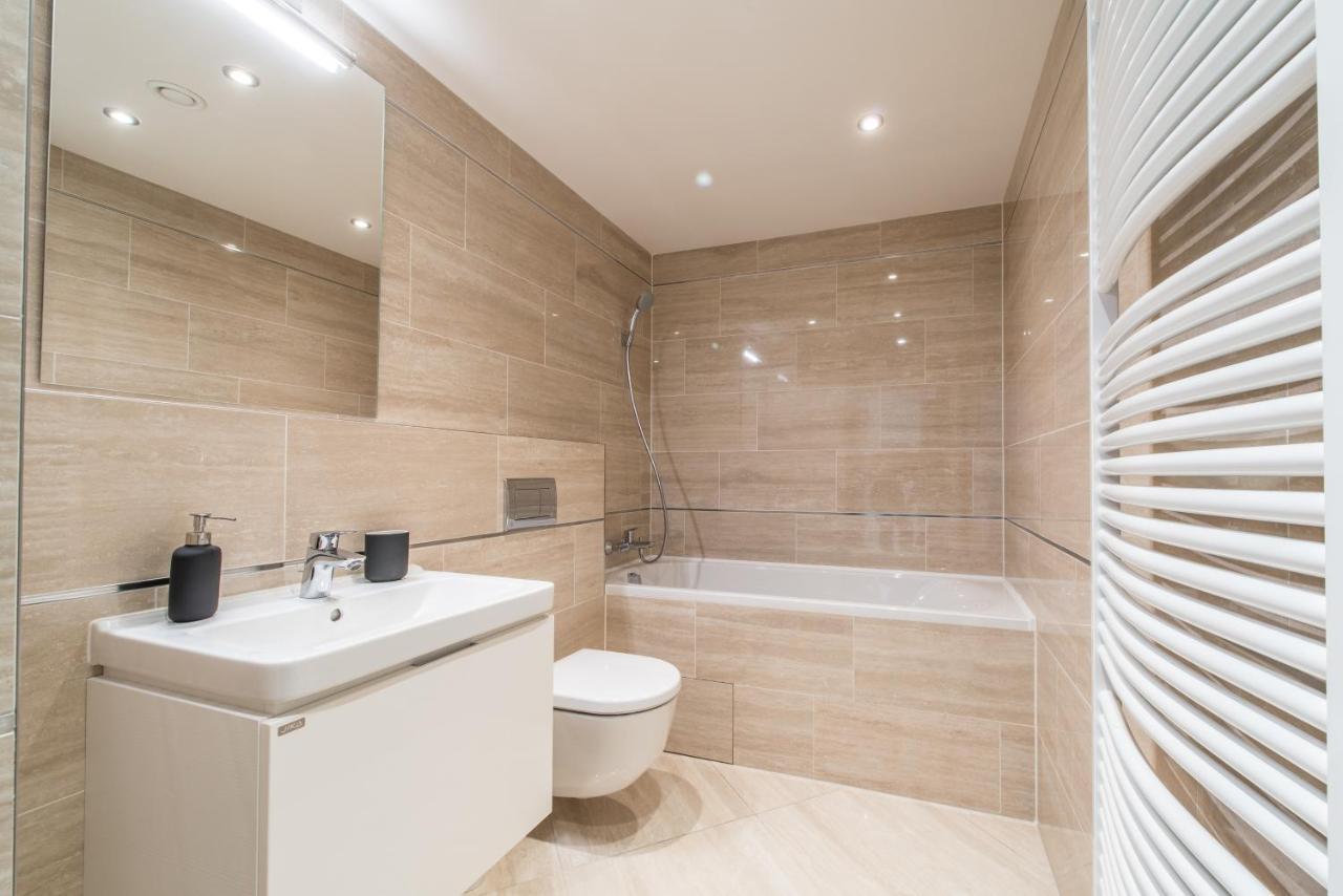Mozart Central Apartments With Garage Prague Ngoại thất bức ảnh